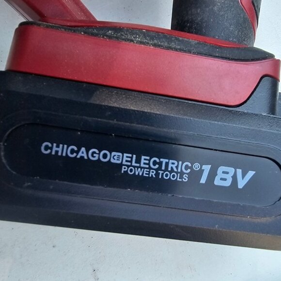 Chicago Electric Power Tools Hand Saw Detachable Battery - Picture 3 of 9